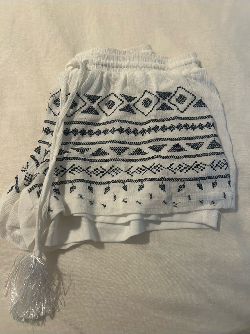 Solitaire beach, cover-up, Guaze embroidered shorts